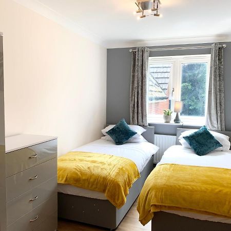 An Entire 2Beds, 2Bathrooms, Free Wifi, Free Parking, Risinghurst, Oxford Luaran gambar