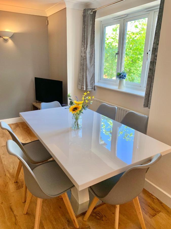 An Entire 2Beds, 2Bathrooms, Free Wifi, Free Parking, Risinghurst, Oxford Luaran gambar