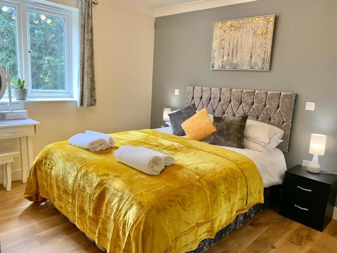 An Entire 2Beds, 2Bathrooms, Free Wifi, Free Parking, Risinghurst, Oxford Luaran gambar