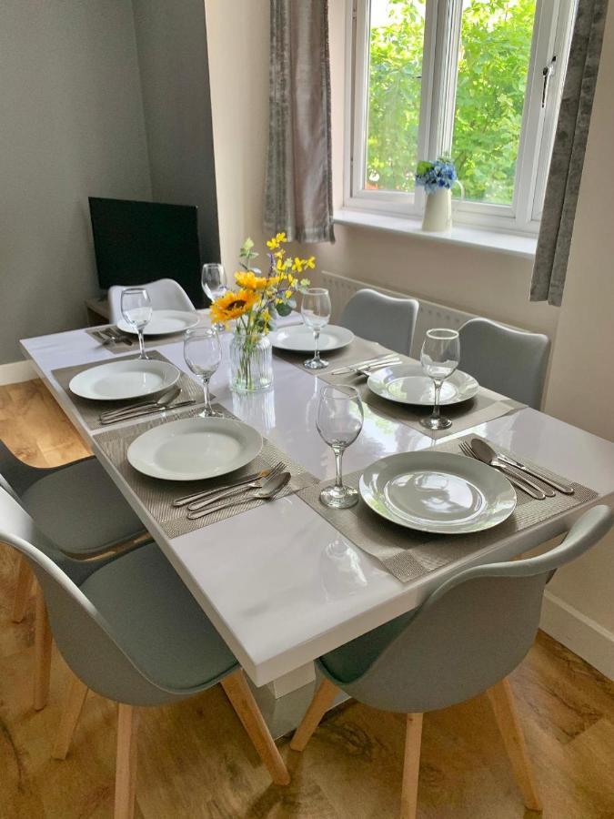An Entire 2Beds, 2Bathrooms, Free Wifi, Free Parking, Risinghurst, Oxford Luaran gambar